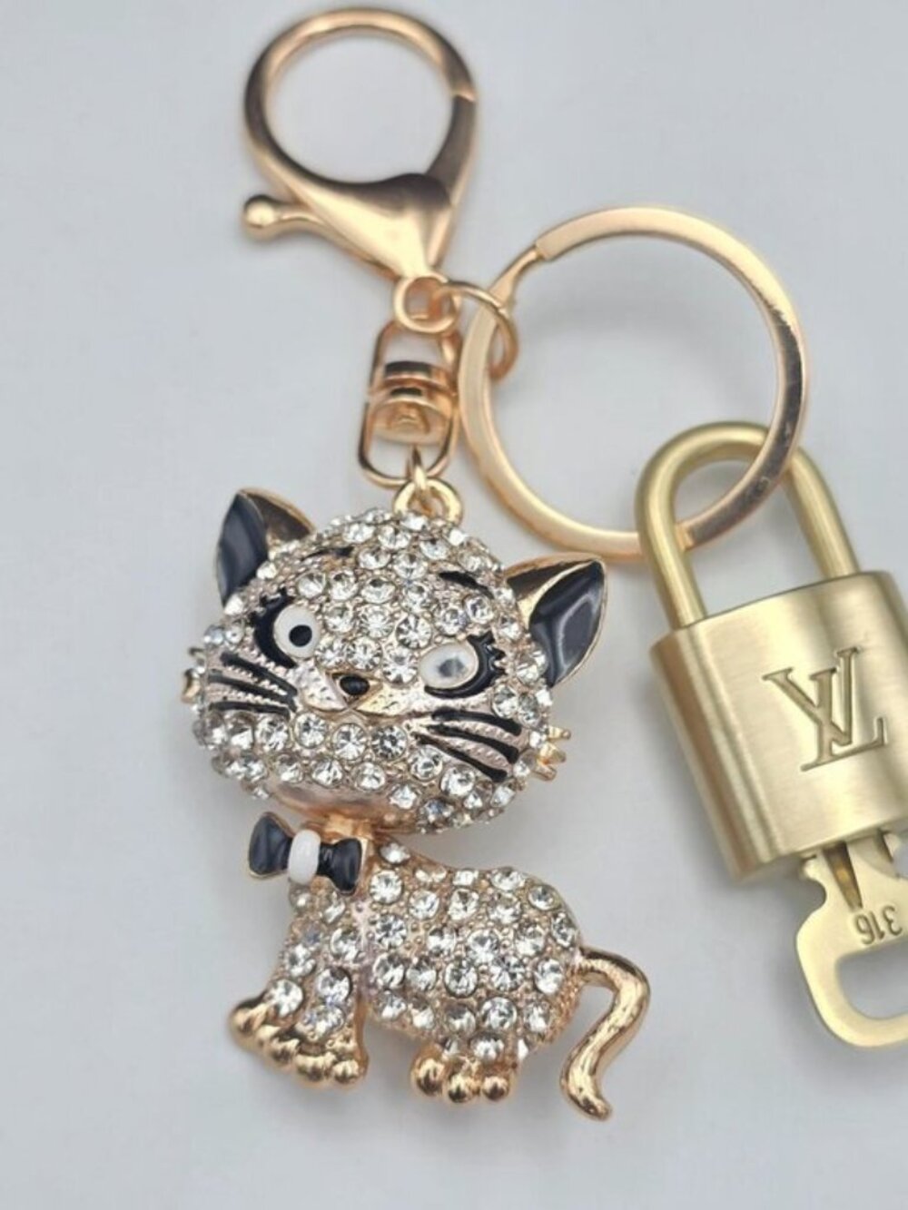 Louis Vuitton Authentic Gold Padlock 🔑 Key + Stylish Unbranded Cat Bag Charm - Picture 7 of 9